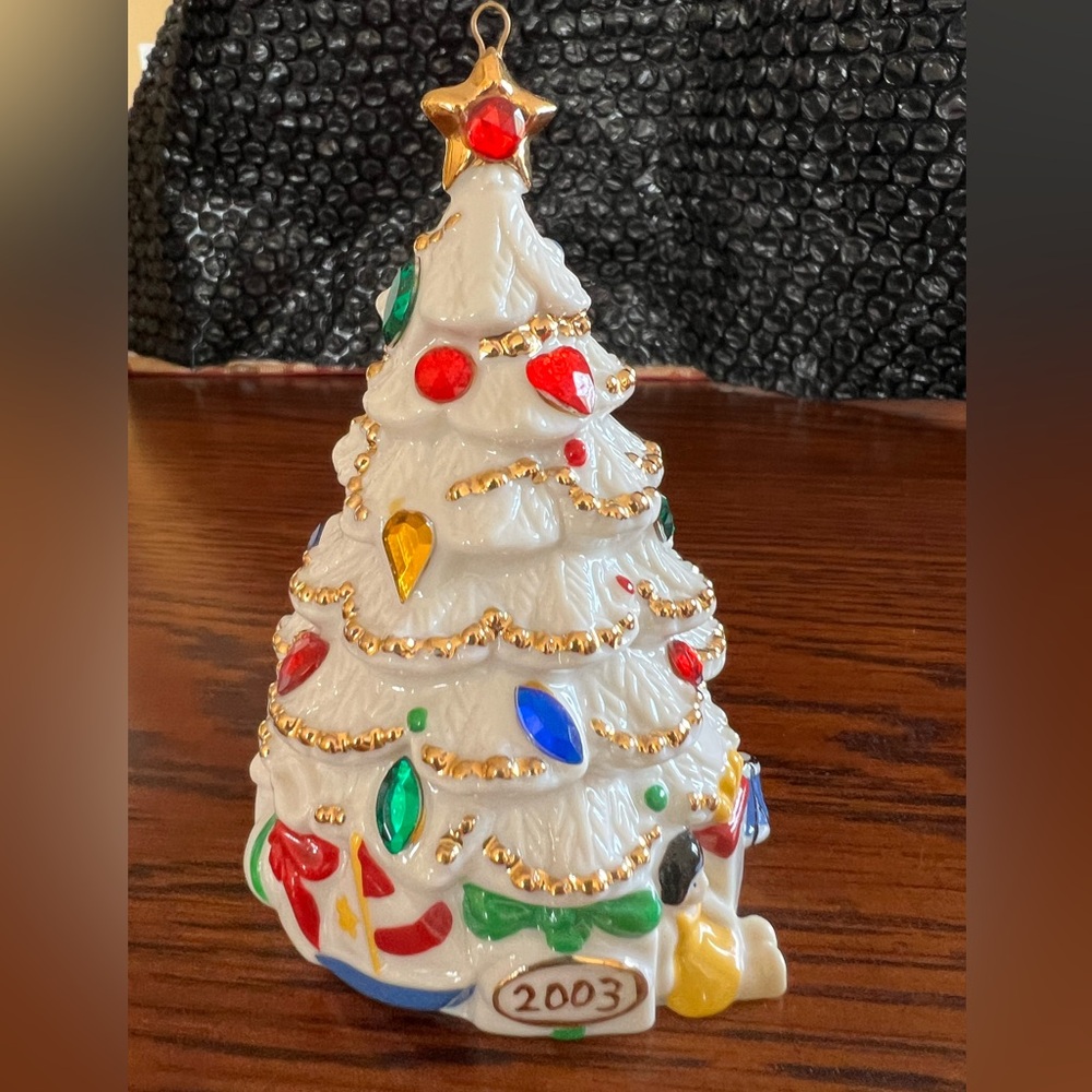 Avon holiday tree decor or ornament in excellent condition.